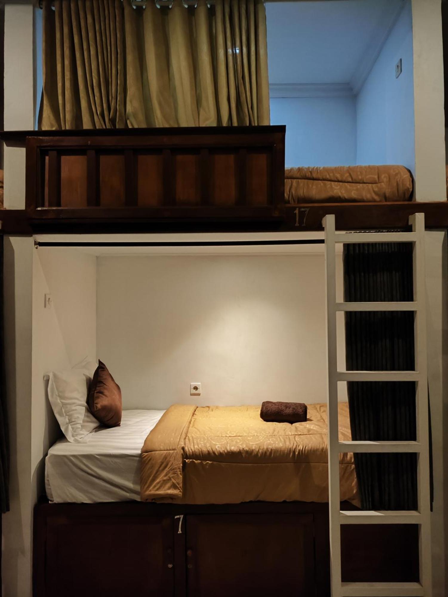 Ega S Hostel Batununggul 外观 照片