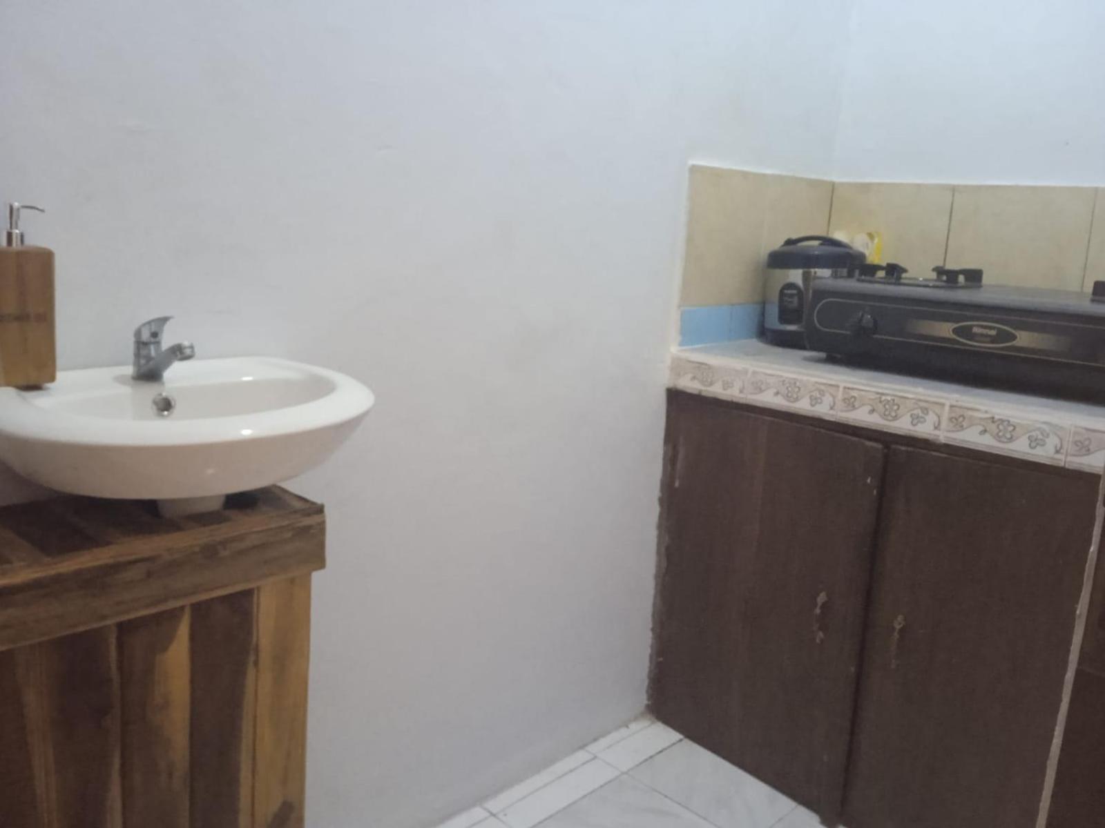 Ega S Hostel Batununggul 外观 照片