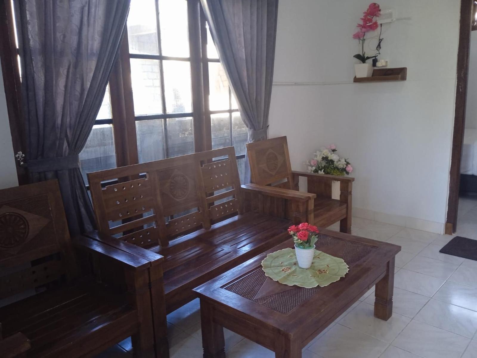 Ega S Hostel Batununggul 外观 照片