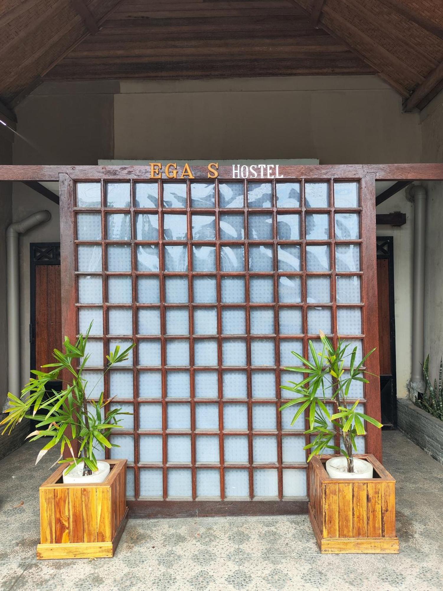 Ega S Hostel Batununggul 外观 照片