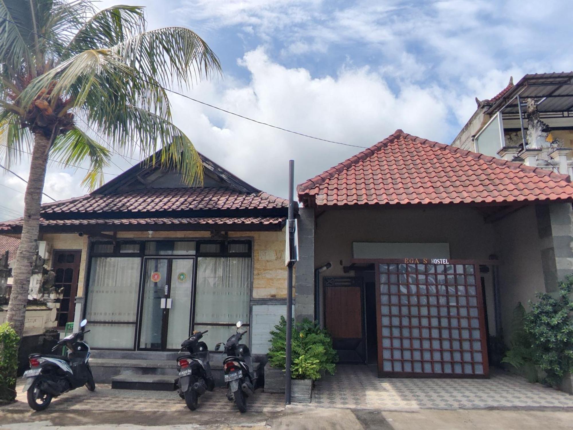 Ega S Hostel Batununggul 外观 照片
