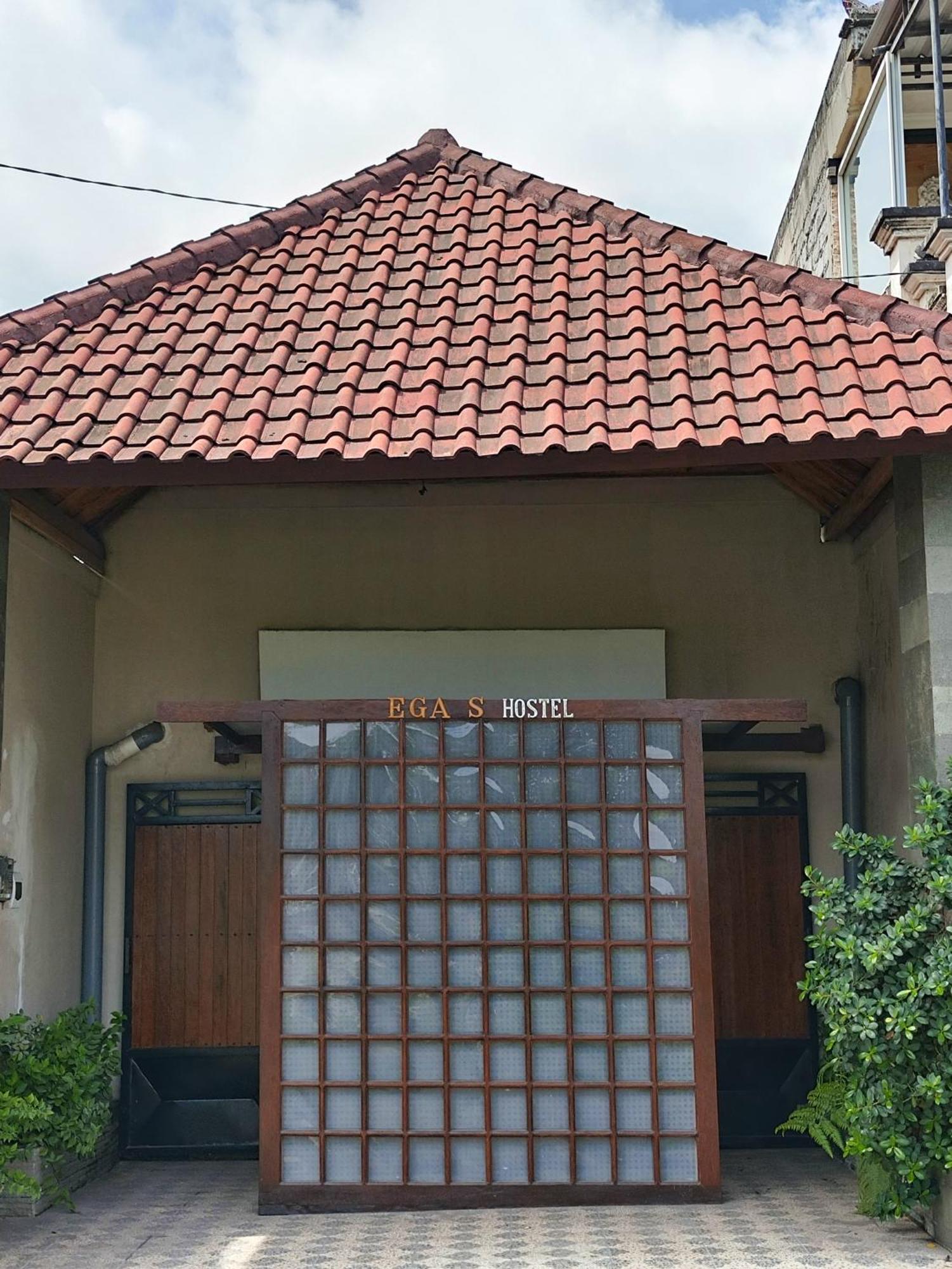 Ega S Hostel Batununggul 外观 照片